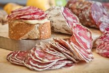 Les meilleures astuces pour bien conserver votre saucisson tranché